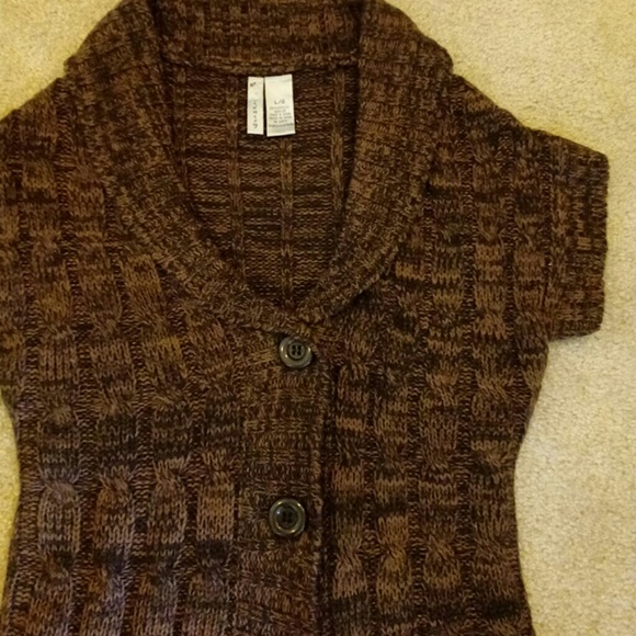 Large short sleeve three button sweater - Picture 2 of 8